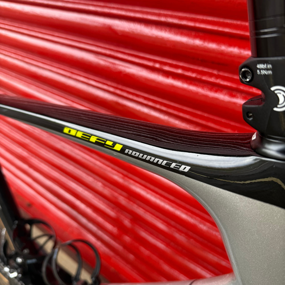 Giant Defy Advanced Pro Shimano 105 Carbon Disc Road Bike - L 58cm