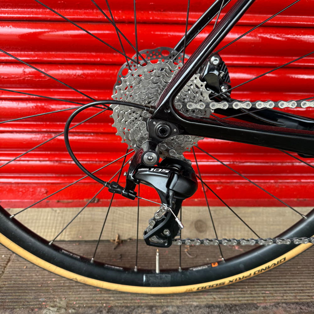 Giant Defy Advanced Pro Shimano 105 Carbon Disc Road Bike - L 58cm