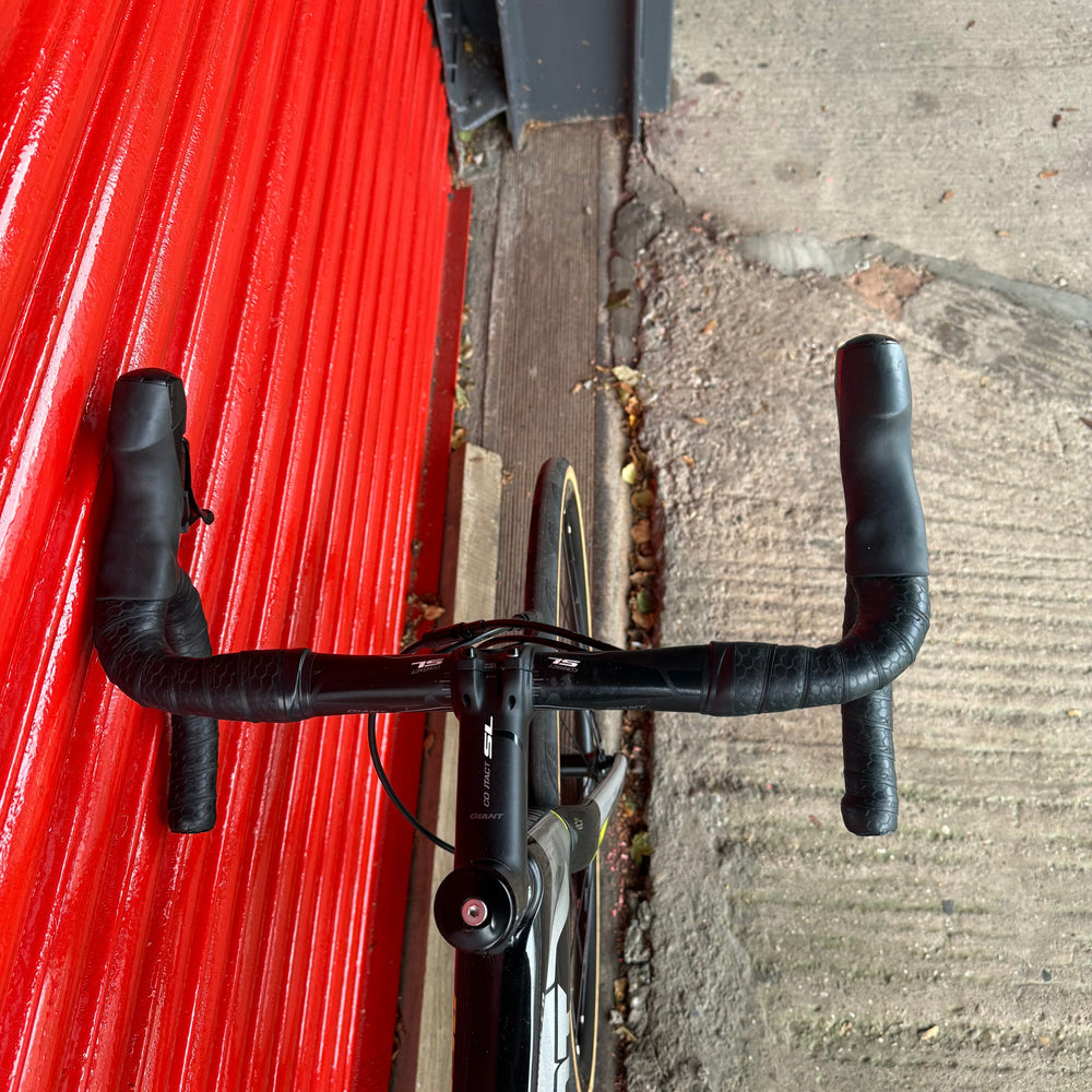 Giant Defy Advanced Pro Shimano 105 Carbon Disc Road Bike - L 58cm