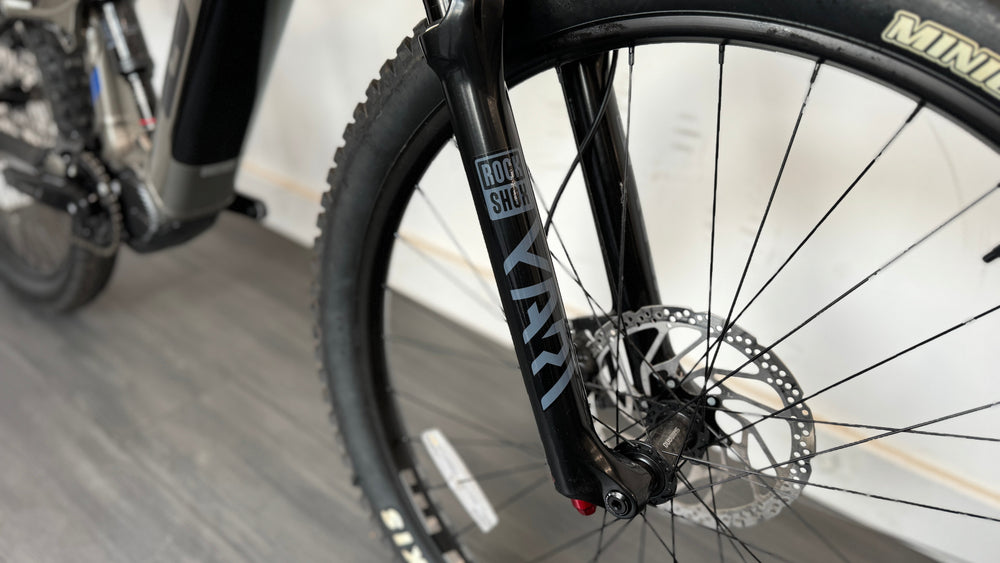 GT e-Force AMPe MTB Mountain Bike LARGE bike ONLY 12 miles 29er Yari forks