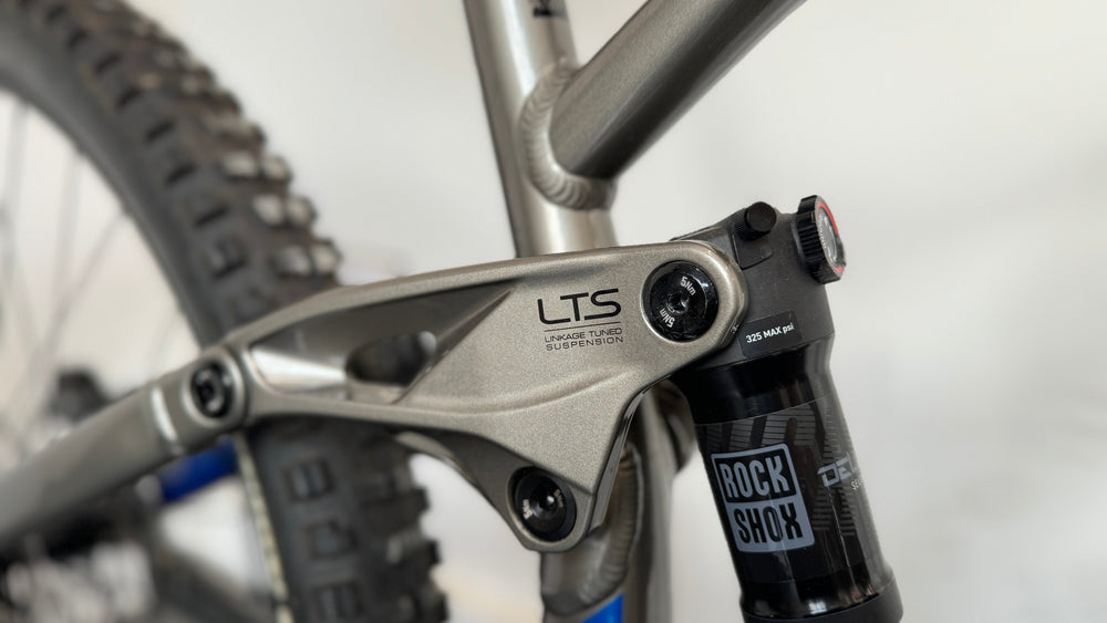 GT e-Force AMPe MTB Mountain Bike LARGE bike ONLY 12 miles 29er Yari forks