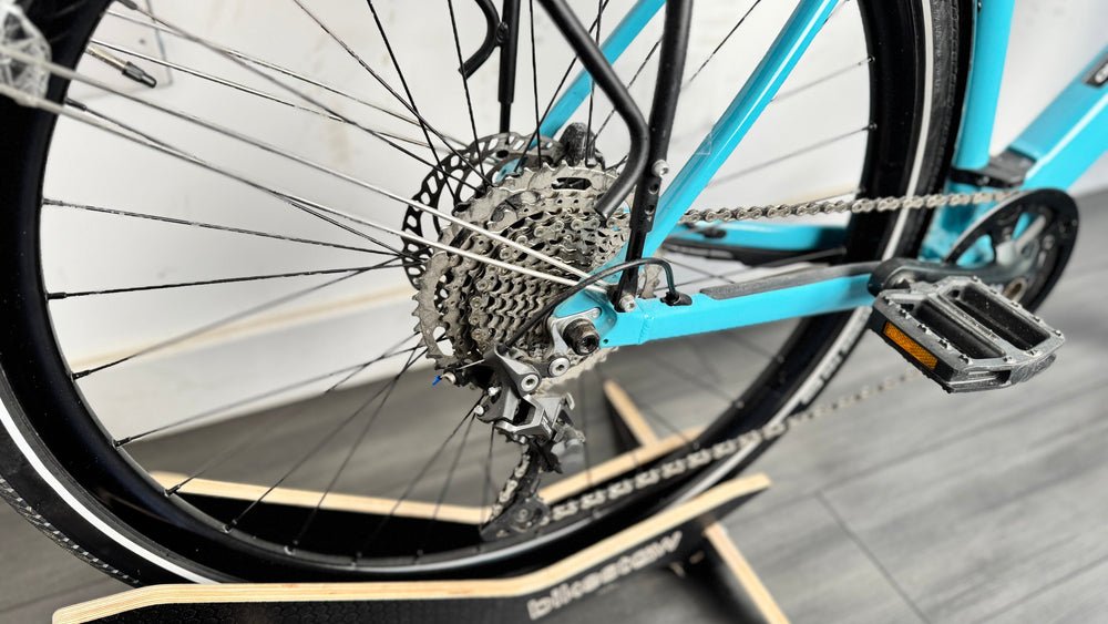 Orbea Vibe H30 Hybrid EBike LARGE Only 20 miles RRP £2200 Blue Excellent Panniers