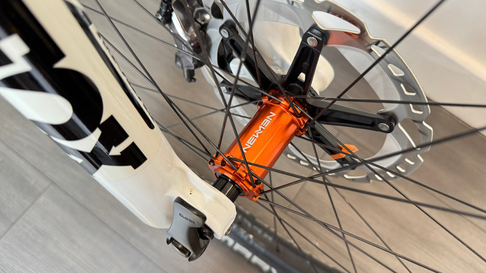 Cube Stereo ONE77 HPC XL AT 800 in Actionteam SRAM XO 2025
