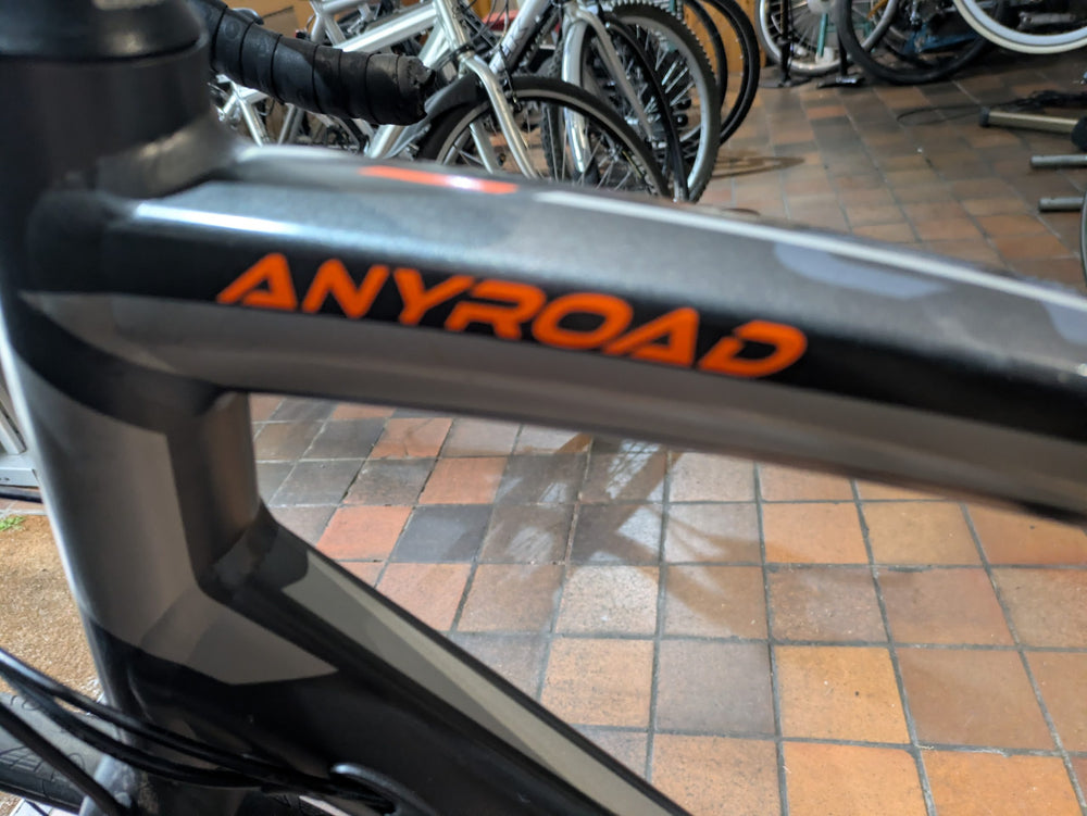 Giant Anyroad road/gravel bike medium size
