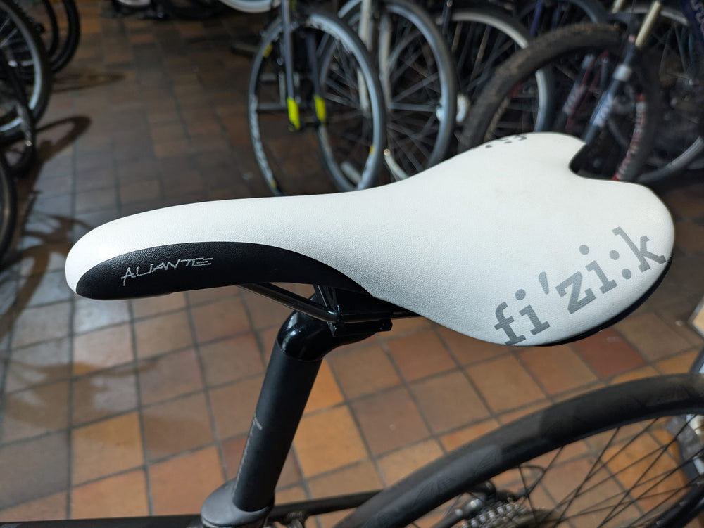 Giant Anyroad road/gravel bike medium size