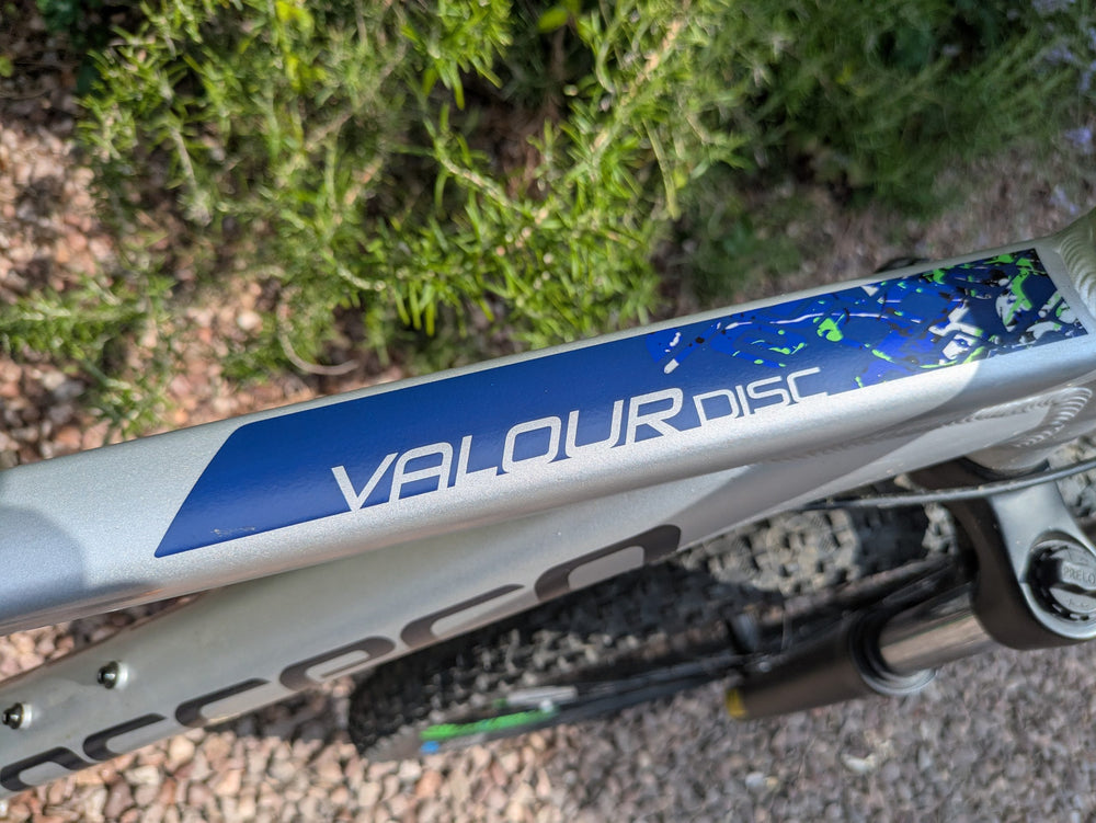 Carrera Valour