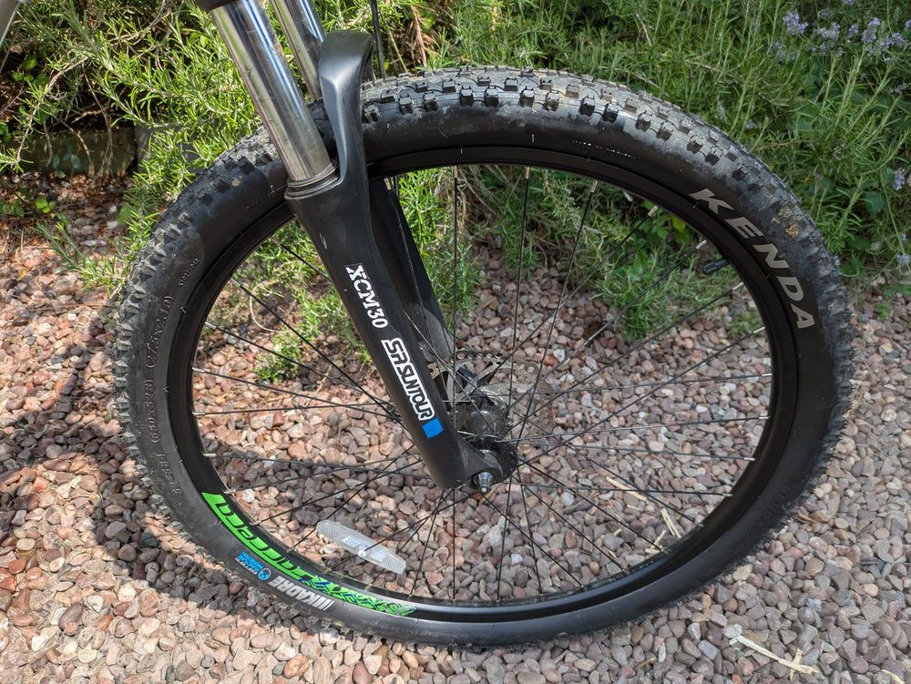 Carrera Valour