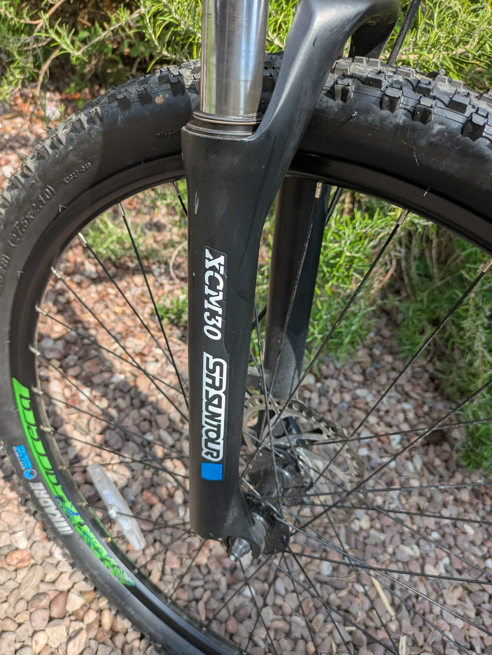 Carrera Valour