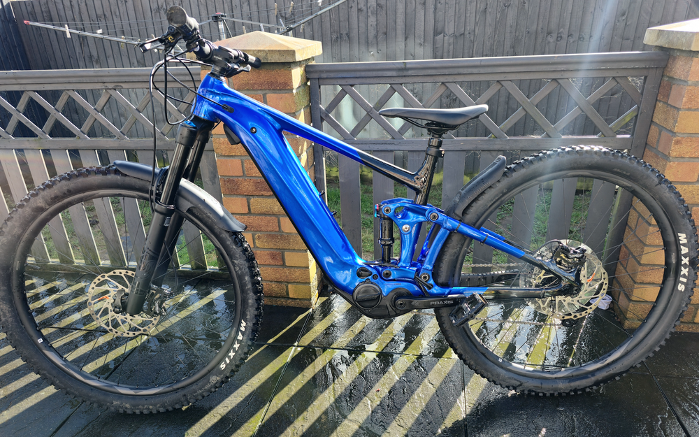Second hand giant mountain bikes for sale sale