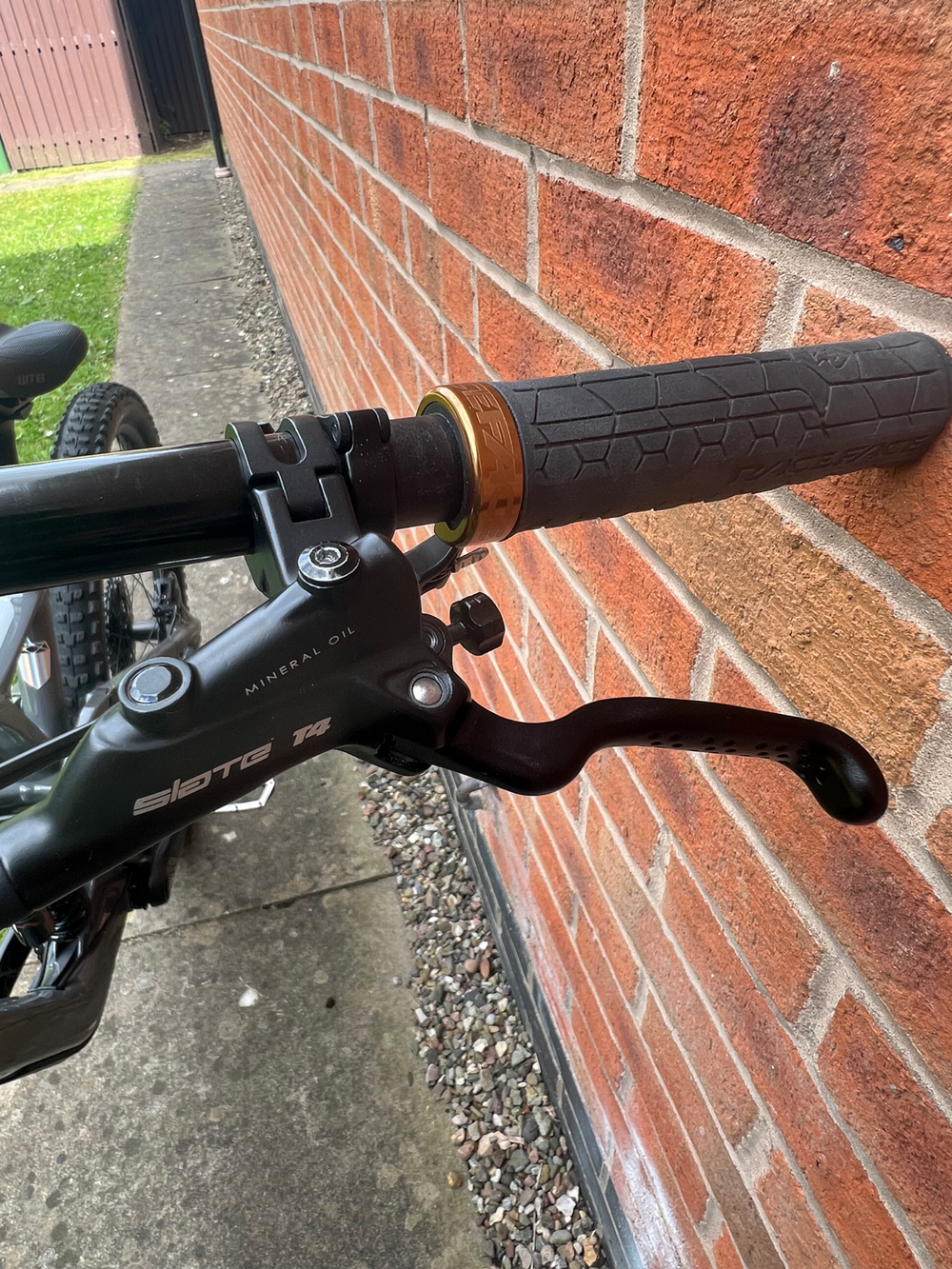 GT Sensor Carbon Elite 2025