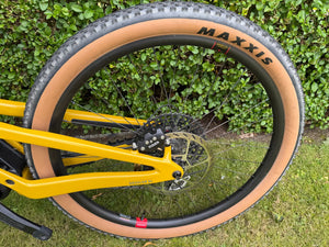 Santa Cruz Heckler SL 1.1 C Carbon 90 XL Yellow Incredible Bike - As New - Only 208 Miles 2026