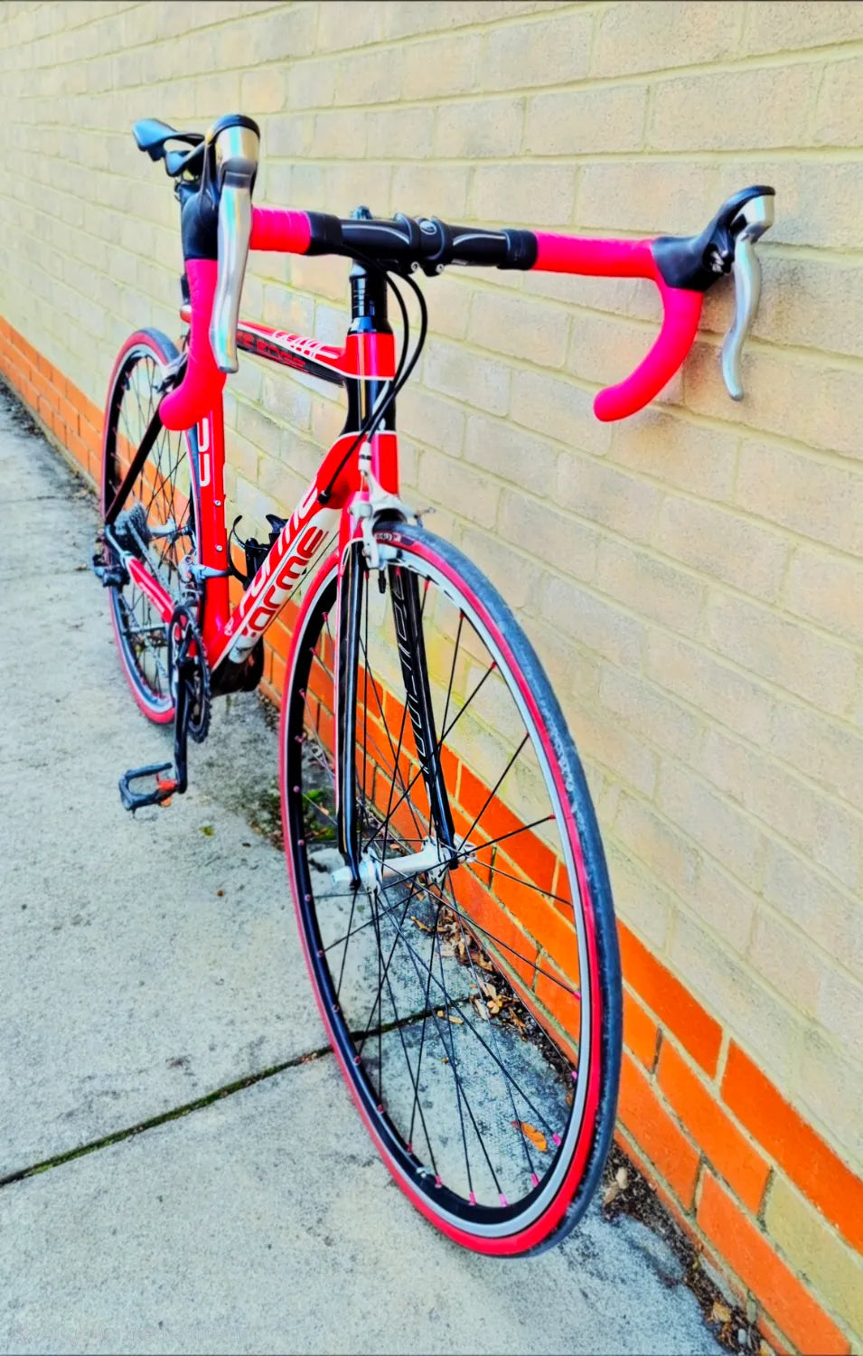 FORME COMP Shimano 105 Groupset AXE EDGE FULL CARBON ROAD BIKE 54CM22 FRAME FORME COMP Shimano 105 Groupset AXE EDGE FULL CARBON ROAD BIKE 54CM22 FRAME 2016