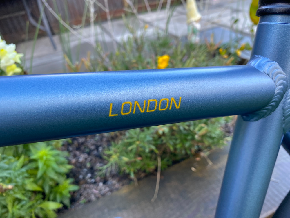 Metroneer  London - EU700 Plus Hybrid E-Bike 2025