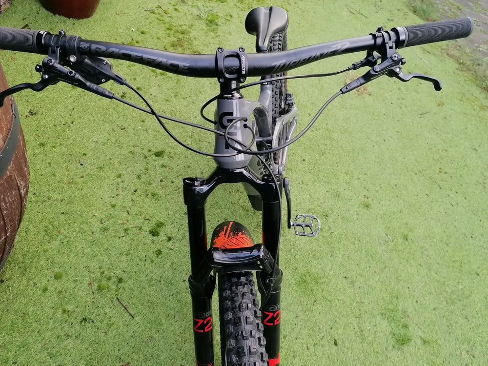GT Sensor Carbon Elite 2023