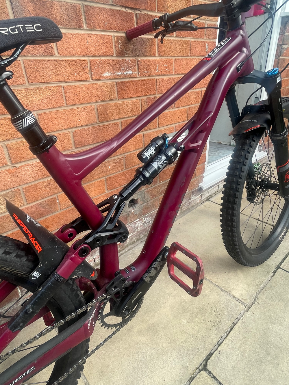 Specialized Status 140 2022