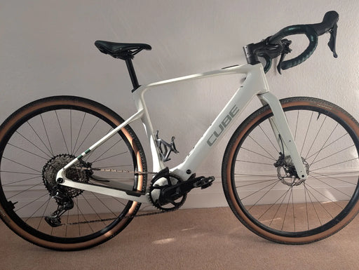 Cube Nuroad Hybrid C:62 Race 400x Carbon 2025