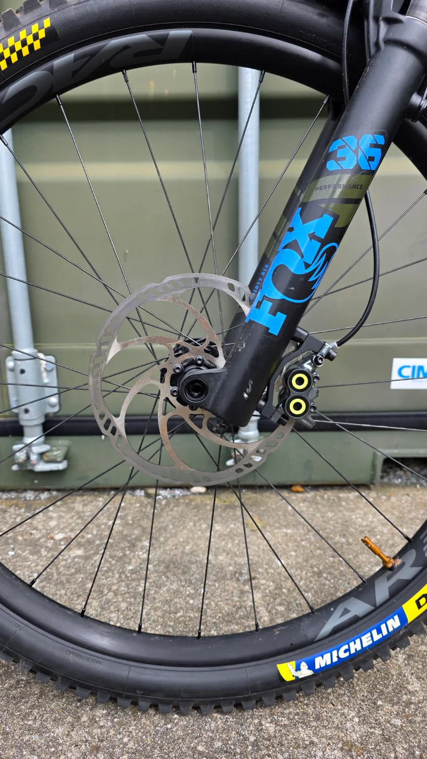 Santa Cruz BRONSON S / Carbon C 2023