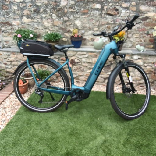 Cube Kathmandu hybrid one 750