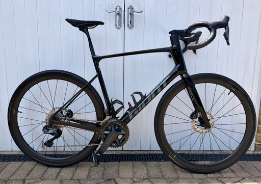 Giant Defy Advanced Pro 0 with Ultegra Di2 2025