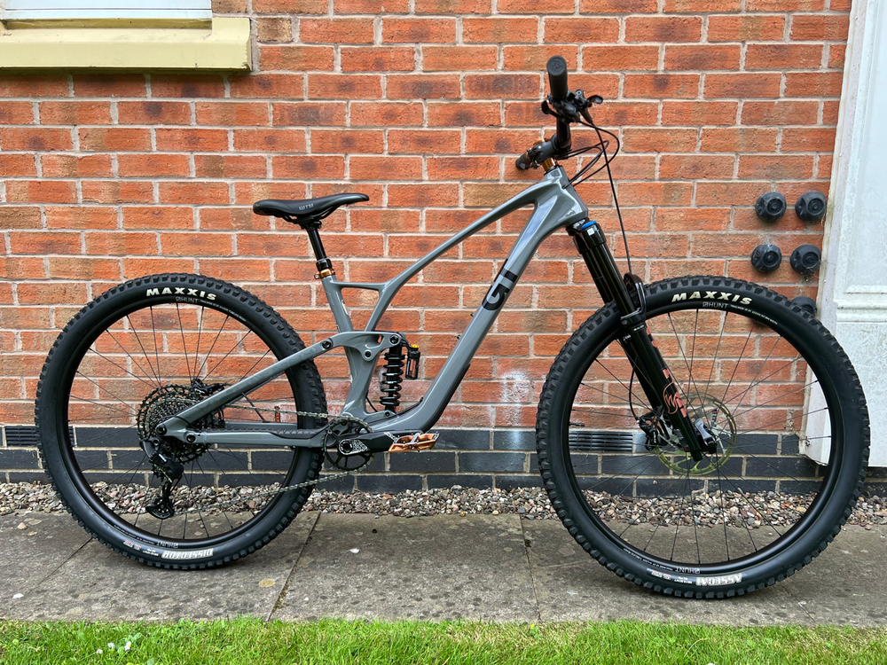 GT Sensor Carbon Elite 2025