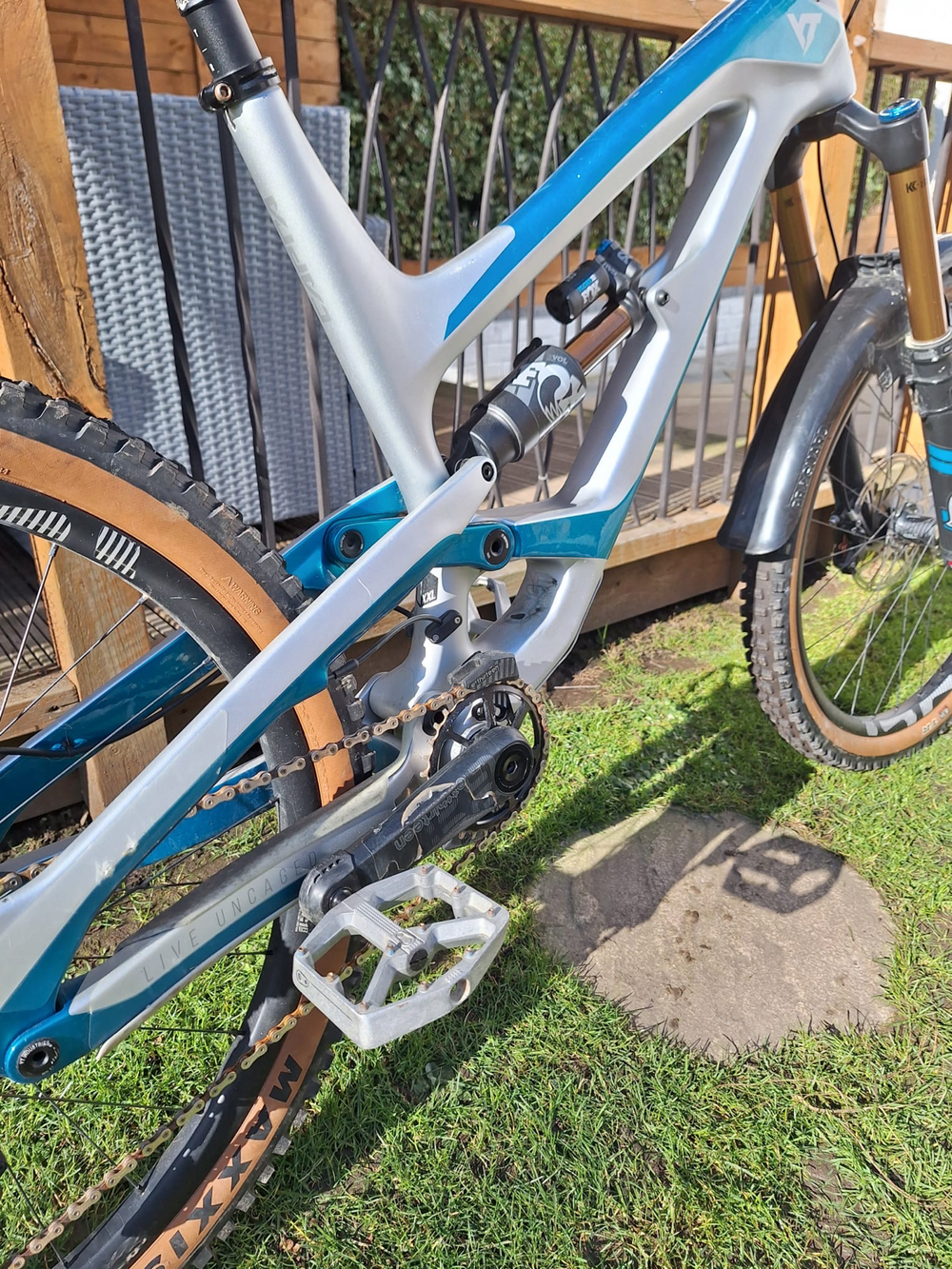 YT CAPRA 27 CF Pro Race 2019