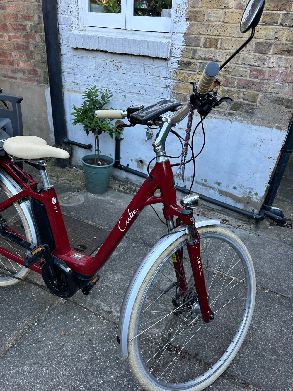 Cube Cube Ella Ride Hybrid 500 Electric Hybrid Bike in Red 2020