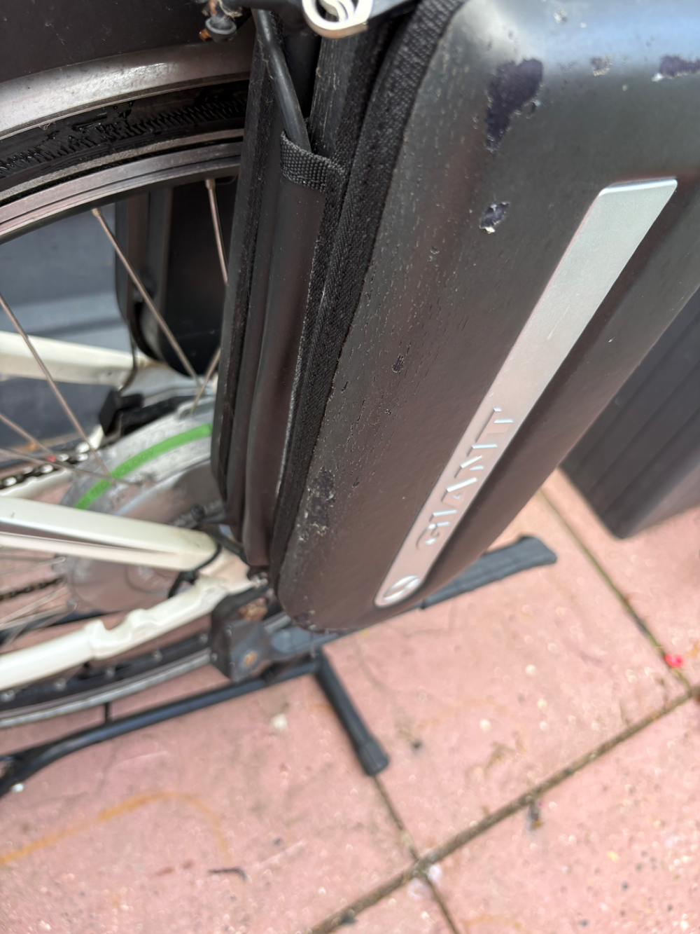 Giant Escape Hybrid 1 2018