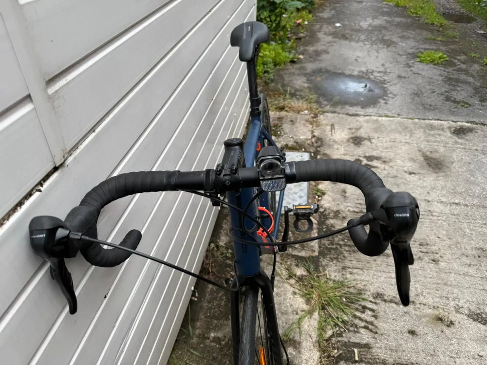 TRIBAN Gravel Bike 120 - Disc Brakes - Carbon fork - 1x10 speed 2023