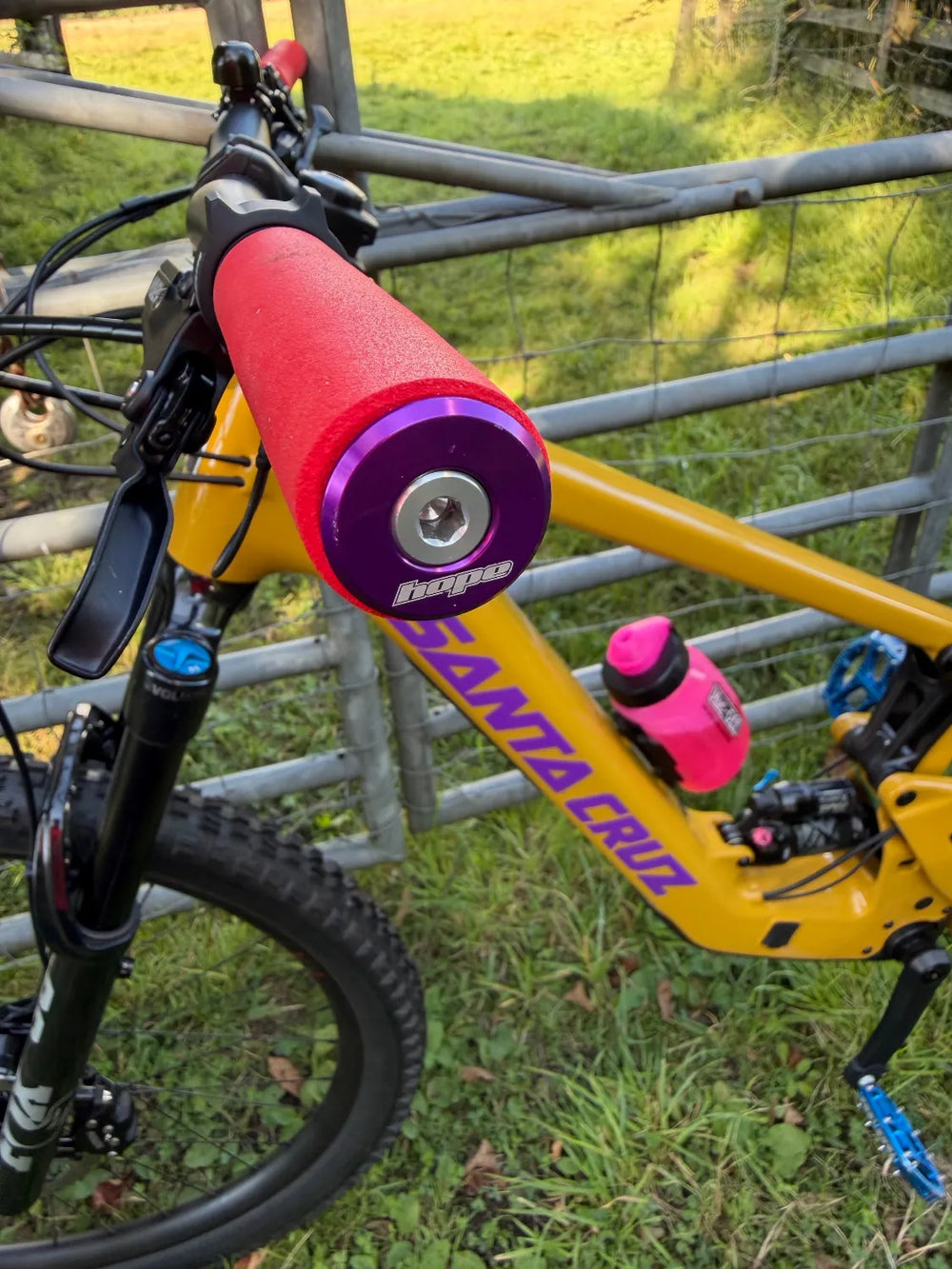 Santa Cruz Heckler SL 1.1 C Carbon MX 90 Hope Yellow Stunning Bike 2026