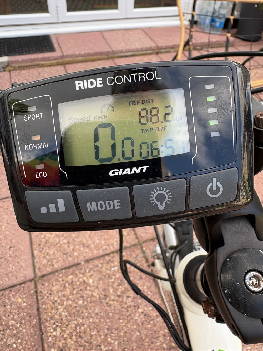 Giant Escape Hybrid 1 2018