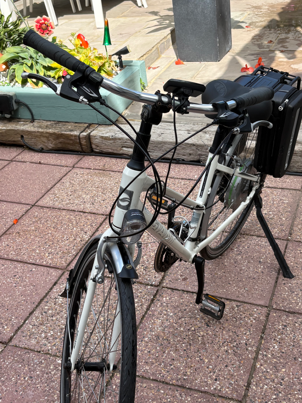Giant Escape Hybrid 1 2018