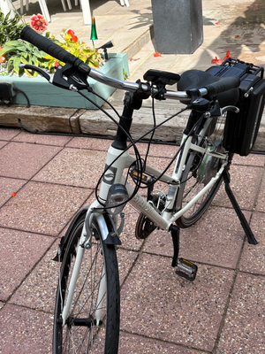 Giant Escape Hybrid 1 2018