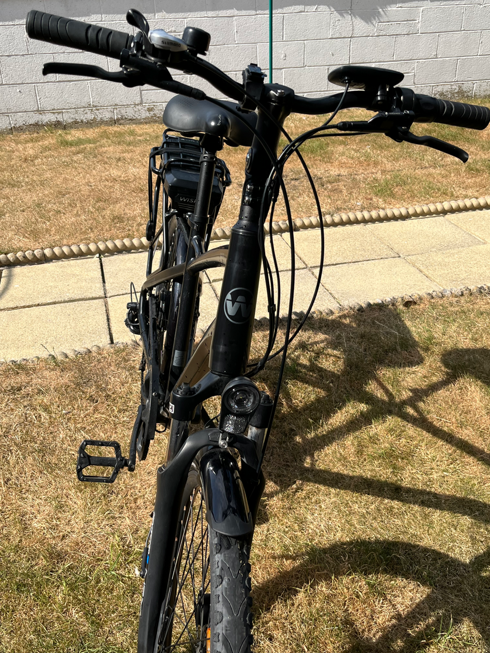 Wisper 905 Crossbar Electric (250W Hub, 26in, 7-Speed) 2023