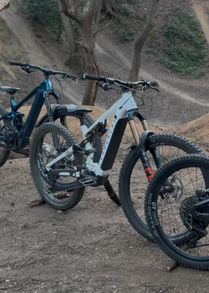 Commencal Meta Power SX 800 Rockshox Pure White EMTB 2025