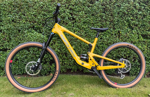 Santa Cruz Heckler SL 1.1 C Carbon 90 XL Yellow Incredible Bike - As New - Only 208 Miles 2026