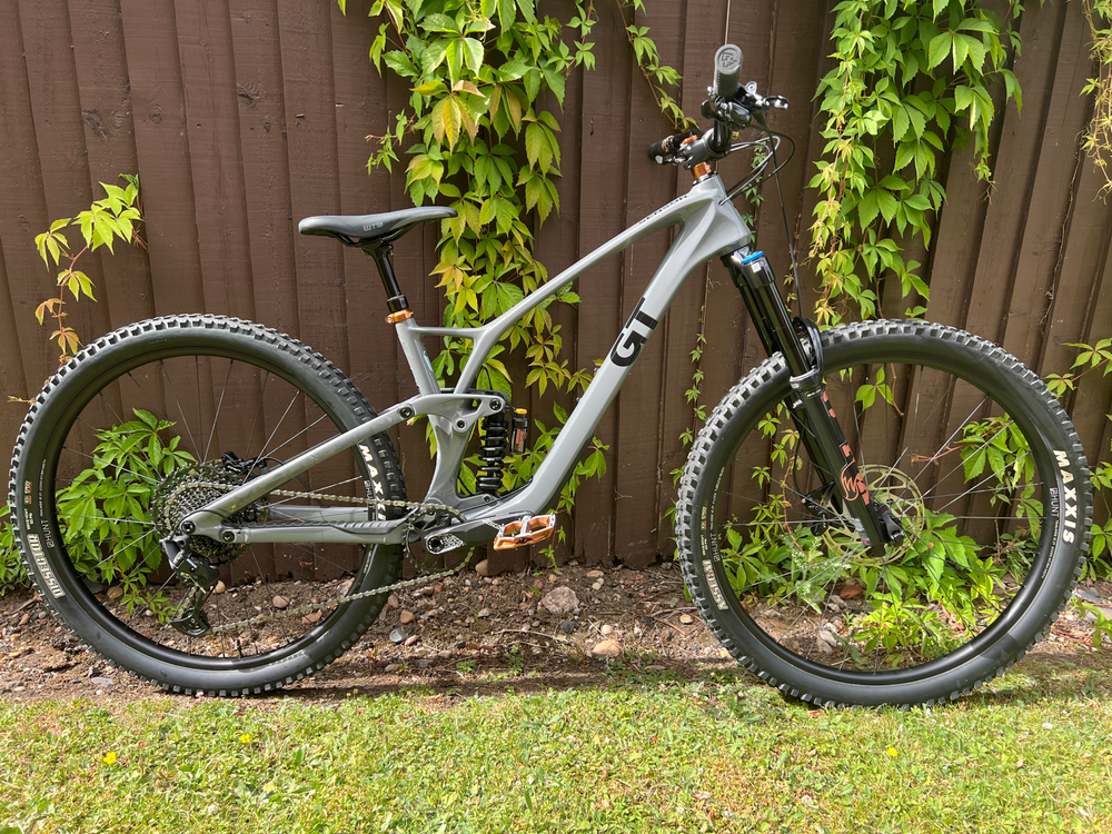 GT Sensor Carbon Elite 2025