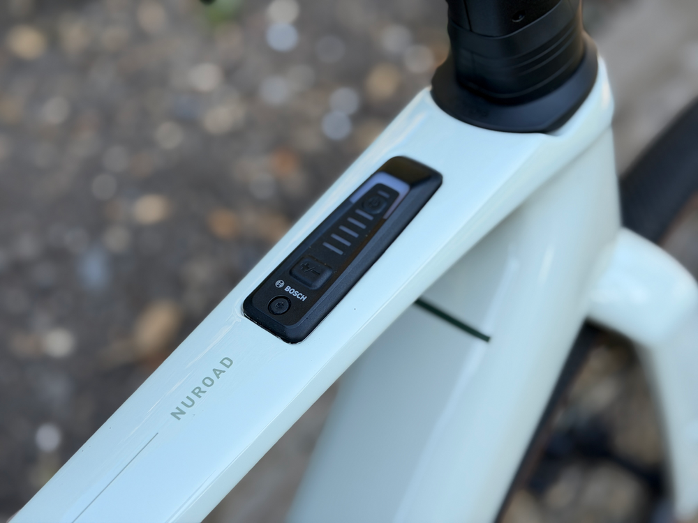 Cube Nuroad Hybrid C:62 Race 400x Carbon 2025