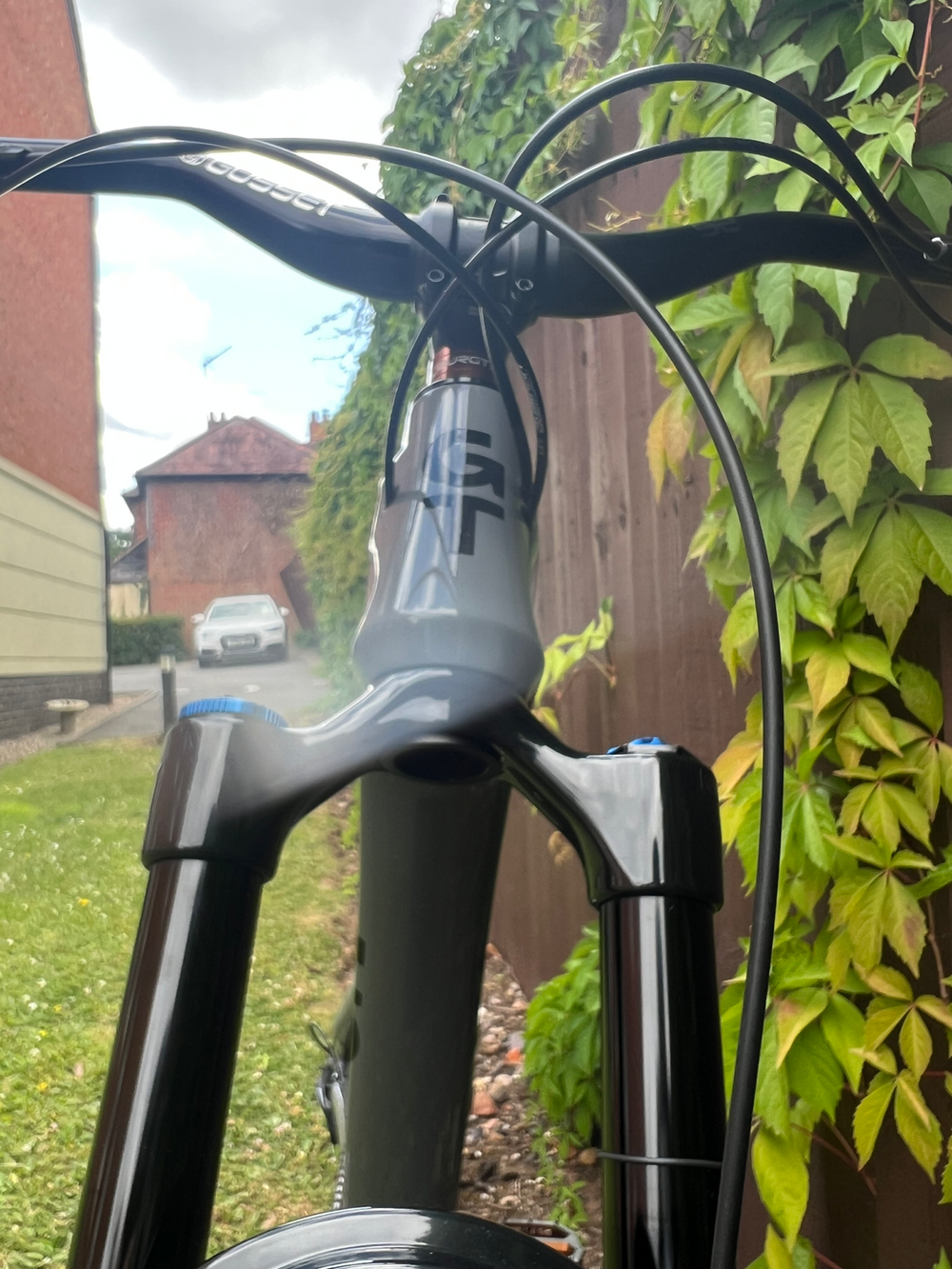 GT Sensor Carbon Elite 2025