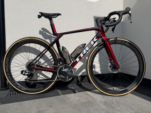 Trek Madone SLR 9 Red Etap AXS 12 Speed Disc 2025