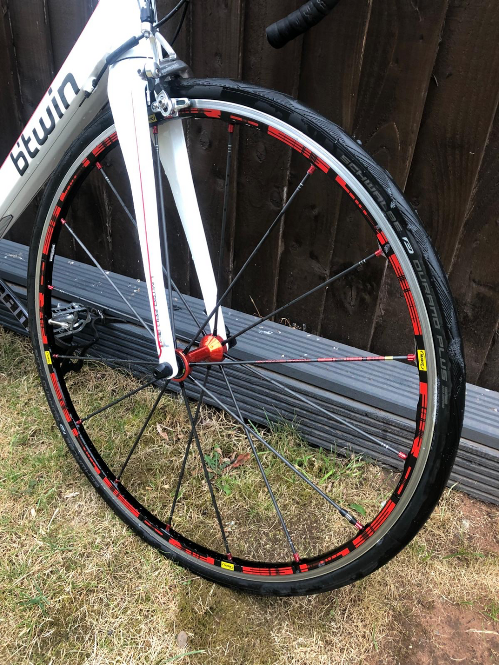 B'twin Facet 9 racing bike 2011