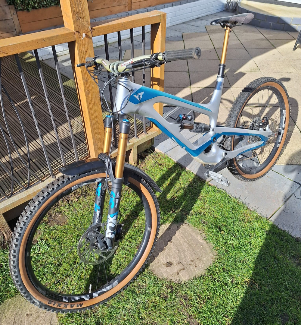 YT CAPRA 27 CF Pro Race 2019