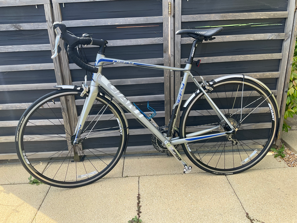 大阪鶴見区直接引取り　GIANT DEFY2 2013年 S TIAGRA 大阪鶴見区直接引取り GIANT DEFY2 2013年 S TIAGRA 大阪鶴見区