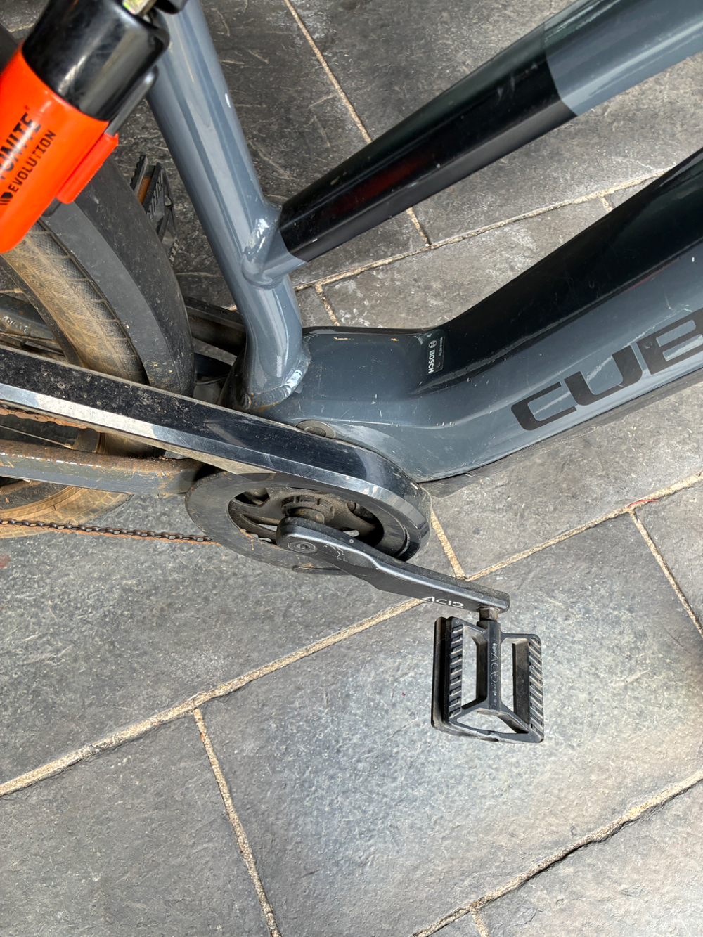Cube Touring Hybrid 400 2022