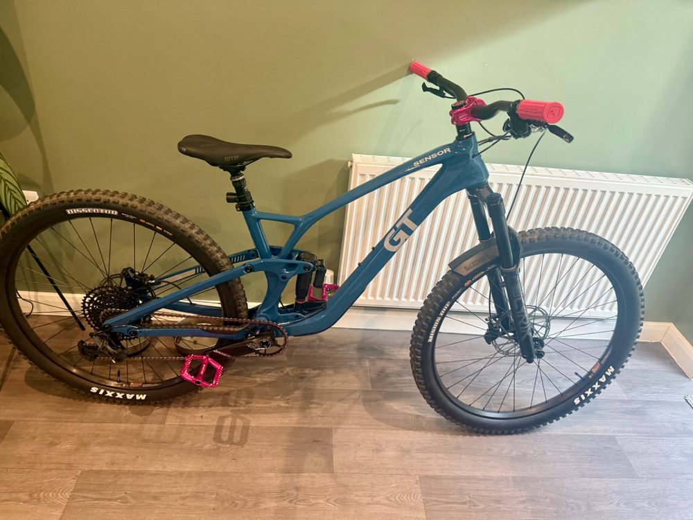 GT Sensor carbon pro 2024