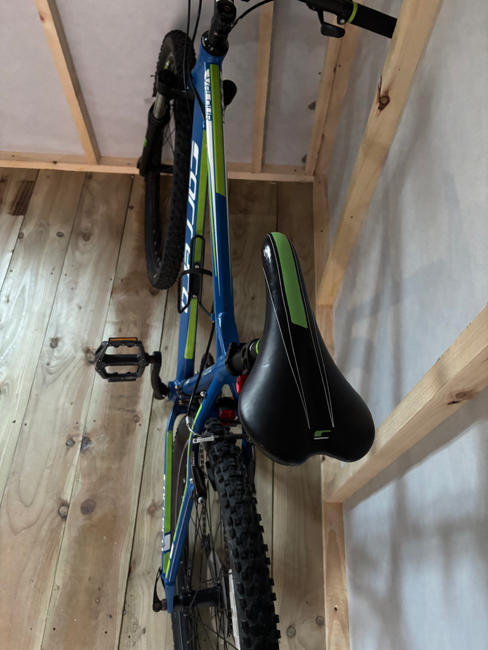Carrera Valour Disc Mens Mountain Bike 2022