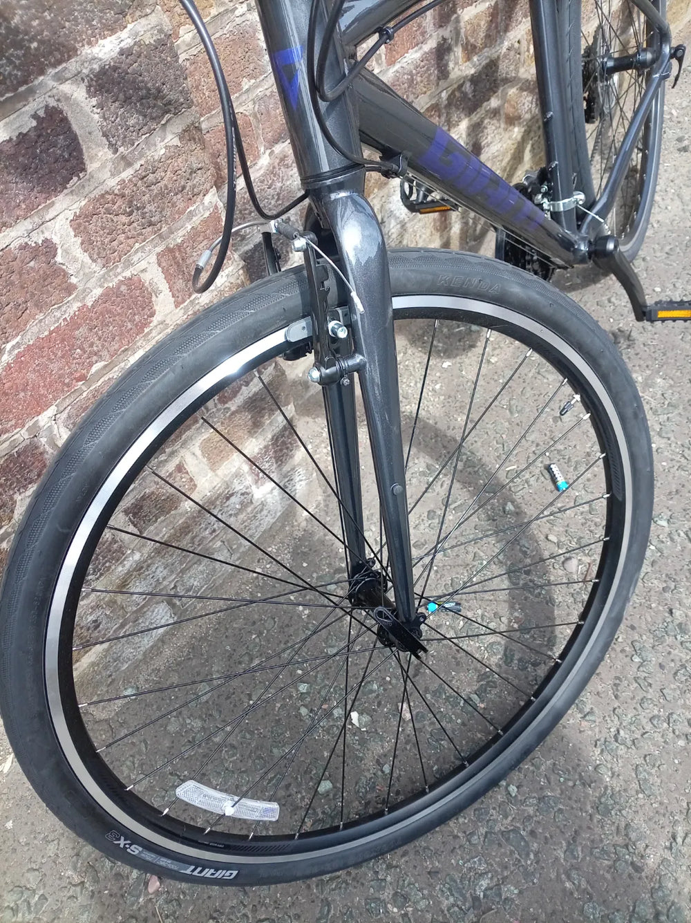 Giant Escape 3 Hybrid 2024