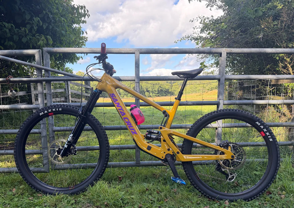 Santa Cruz Heckler SL 1.1 C Carbon MX 90 Hope Yellow Stunning Bike 2026