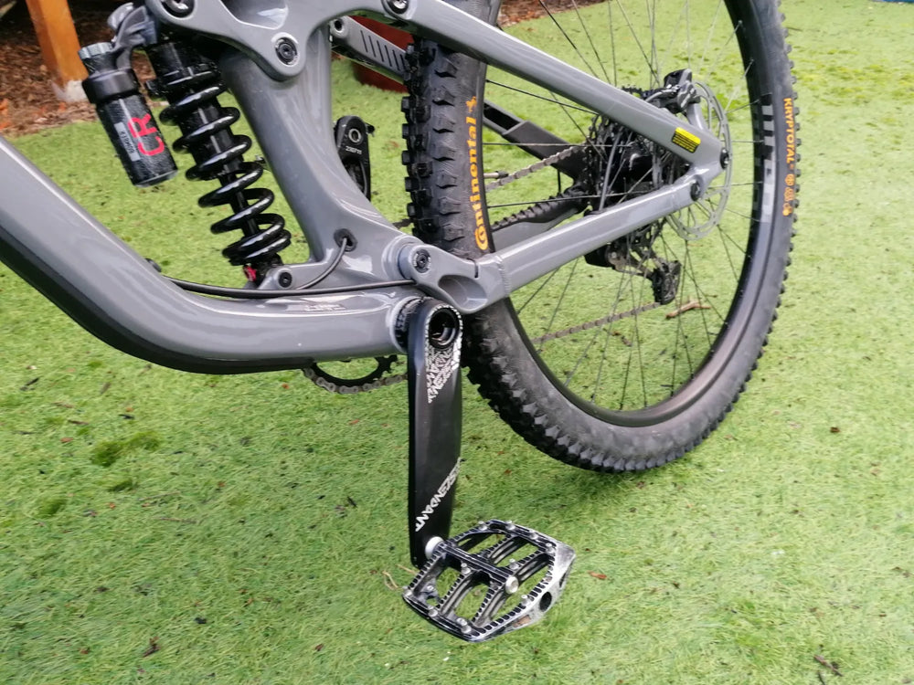 GT Sensor Carbon Elite 2023