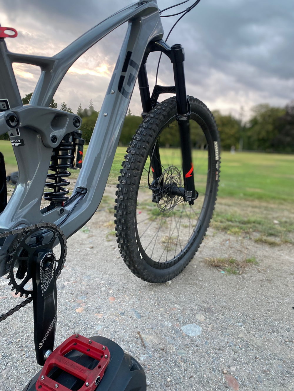GT Sensor Carbon Elite 2023