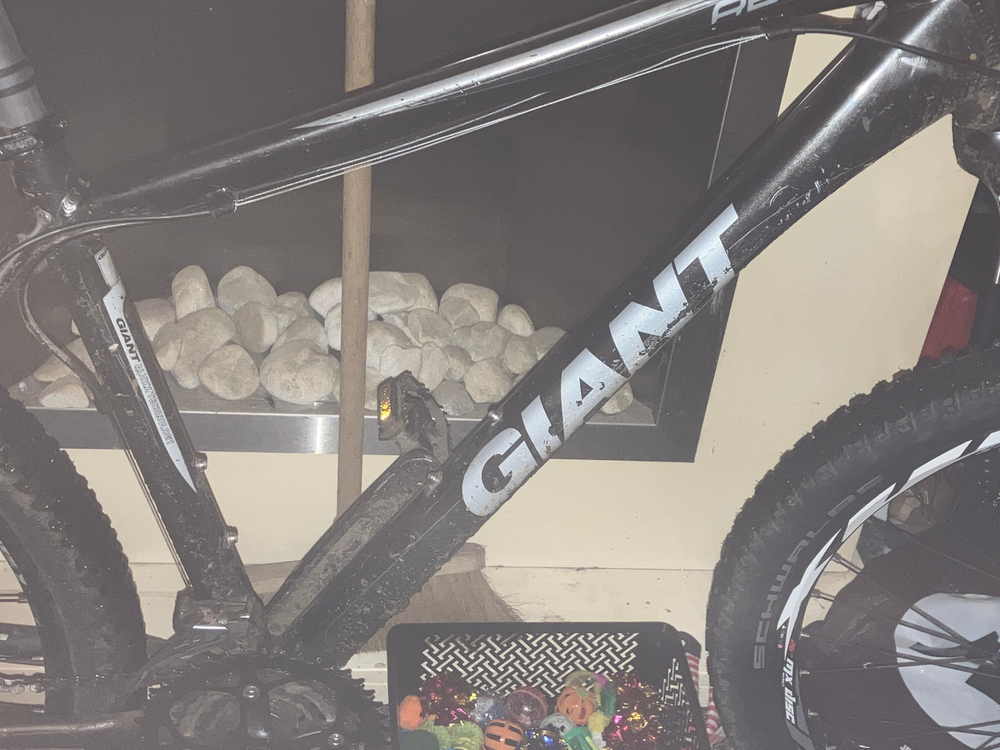 Giant Revel 2 (Black/Silver) 2012